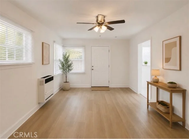 4215 S Budlong photo 3
