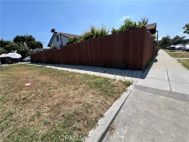 1500 W 52nd photo 4