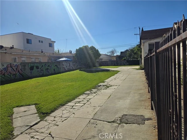 7411 S Normandie, Los Angeles