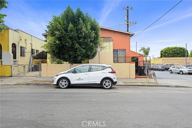 422 N Mott Street photo 2