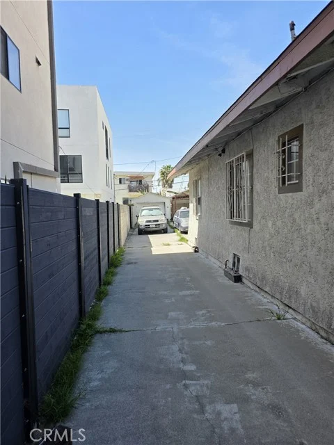 527 N Hobart photo 4