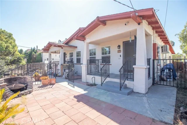 337 N Occidental photo 2