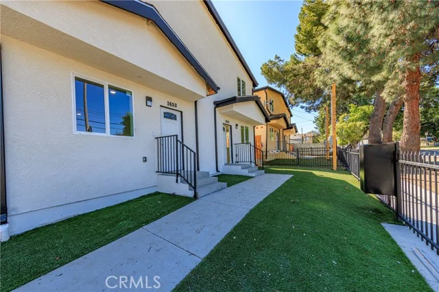 1652 Murchison photo 4