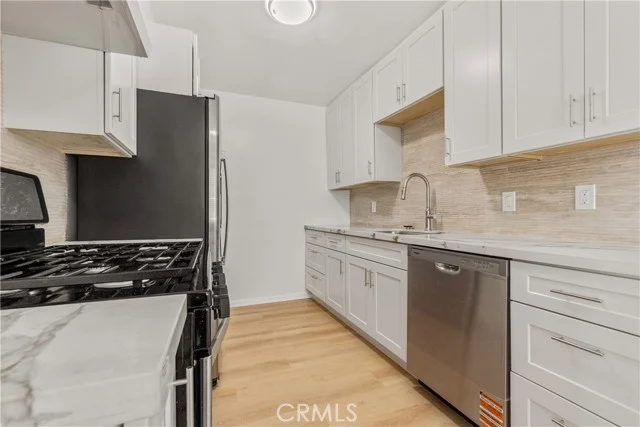 218 Thorne photo 2