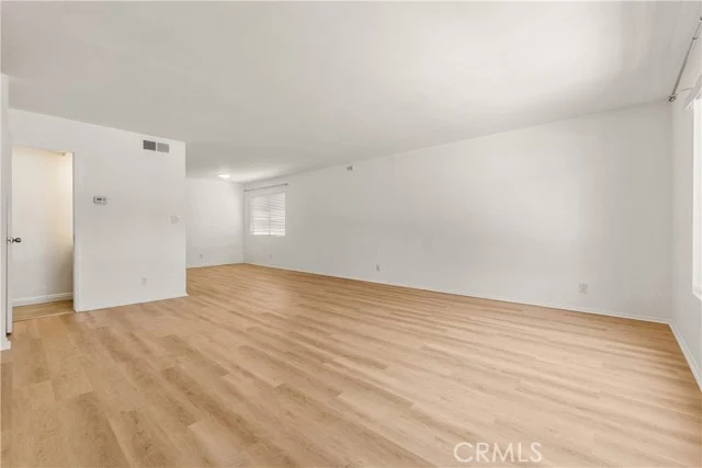 218 Thorne photo 4