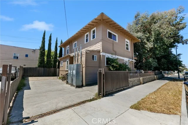 1636 N Stanton photo 2