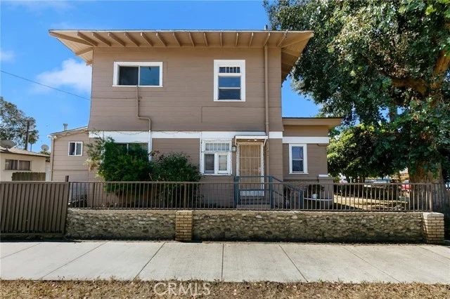 1636 N Stanton photo 3