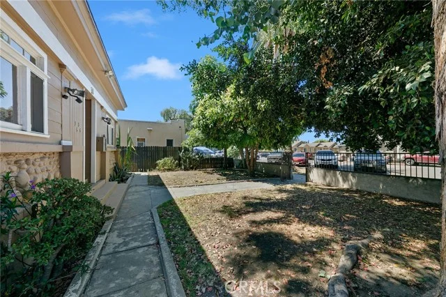 1636 N Stanton photo 4