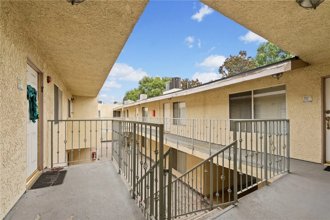 7035 Woodley #205, Van Nuys