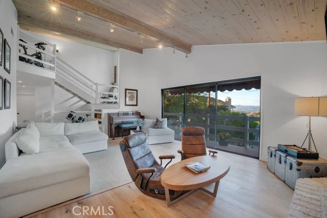 23680 Summit photo 4