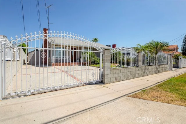11943 Strathern Street photo 3