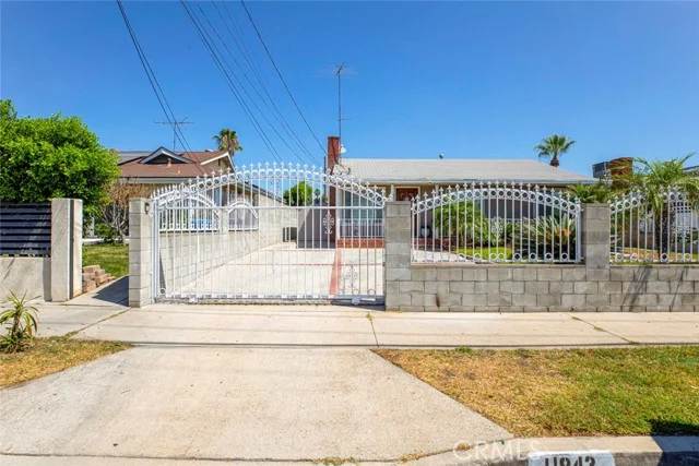 11943 Strathern Street photo 4