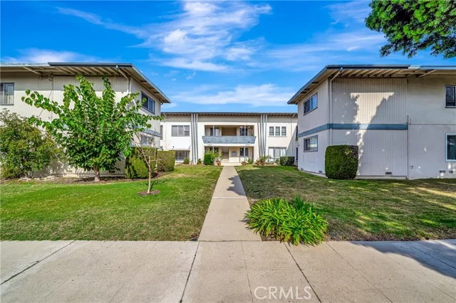 5741 Clemson, Los Angeles