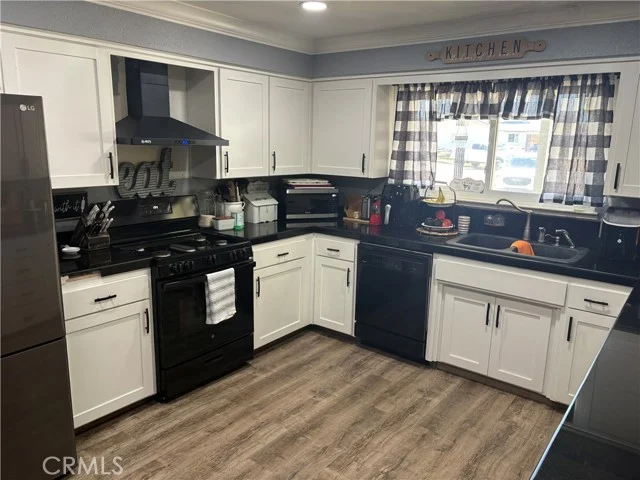 2350 Angelus Court photo 2