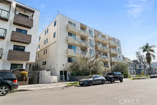 118 N Kings Rd #201 photo 2