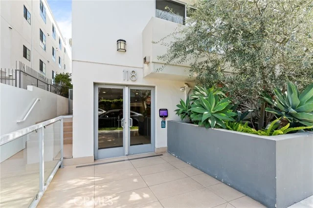 118 N Kings Rd #201 photo 3