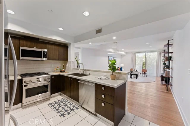 118 N Kings Rd #201 photo 4