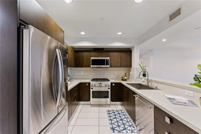 118 N Kings Rd #201 photo 5