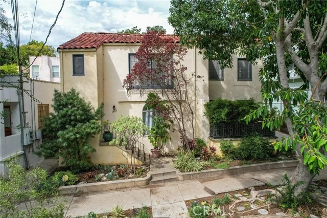 1441 Scott Avenue photo 3