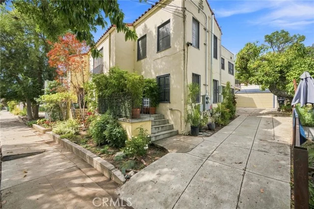 1441 Scott Avenue photo 4