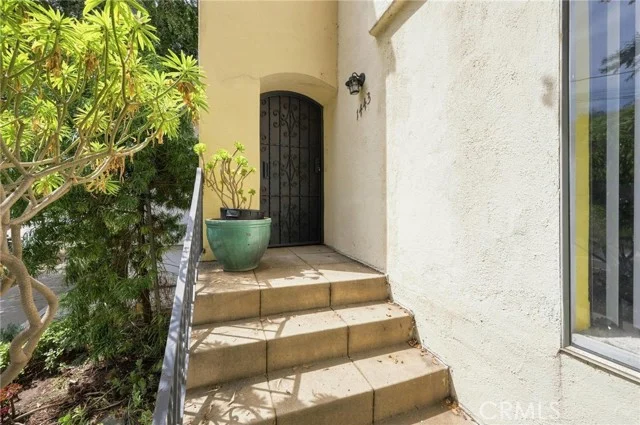 1441 Scott Avenue photo 5