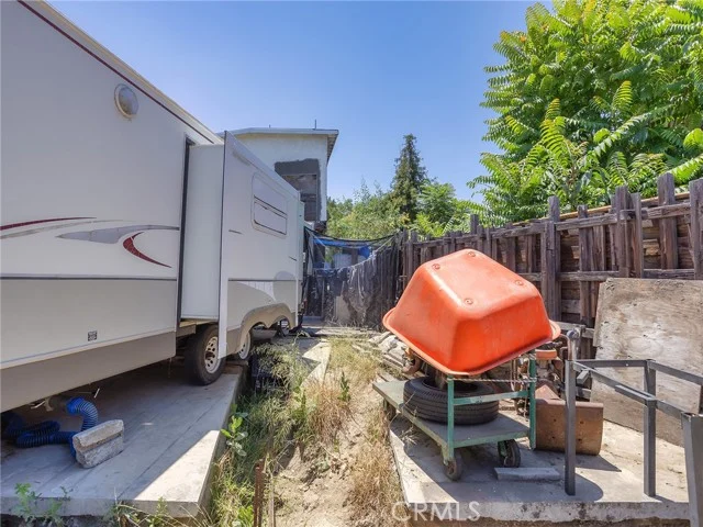 4463 Bellflower Avenue photo 3