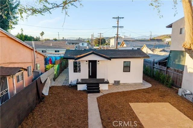 3117 N Main photo 2