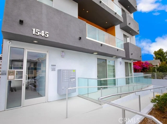 1545 S Fairfax photo 3
