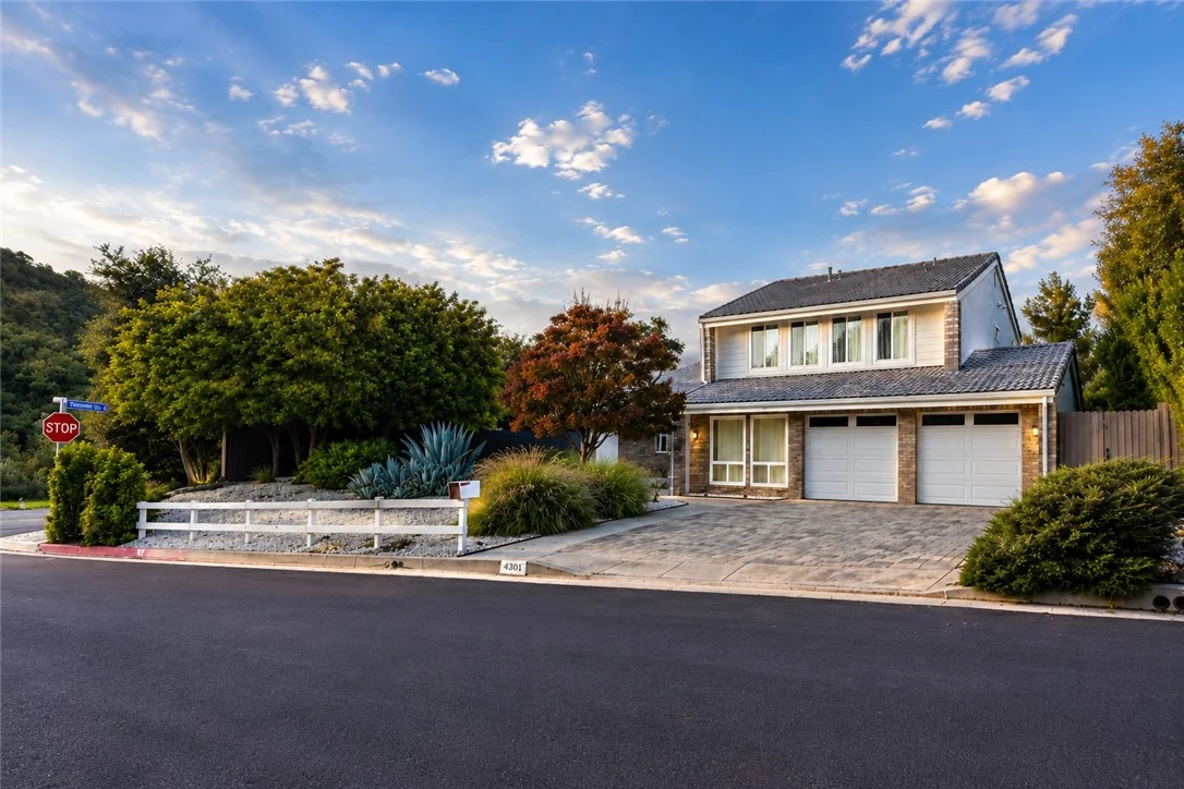 4301 Cezanne Avenue photo 2