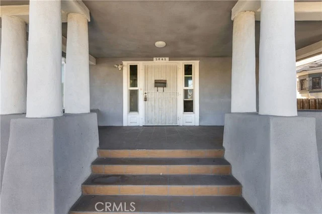 2641 S Catalina Street photo 2