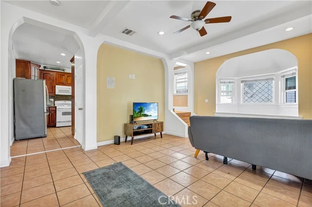 2641 S Catalina Street photo 3