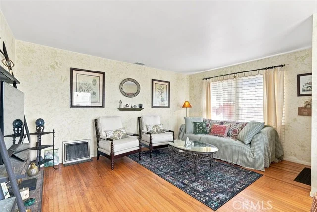 750 Hillcrest photo 5