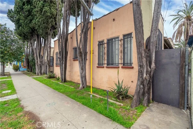 2626 Idell Street photo 4
