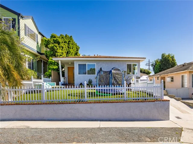 526 Sheldon Street photo 2