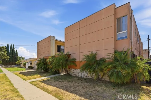 925 Larch photo 3