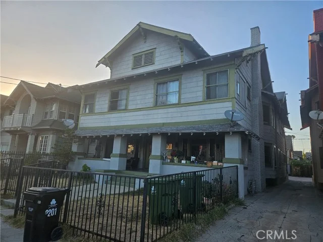 2201 Cambridge photo 2