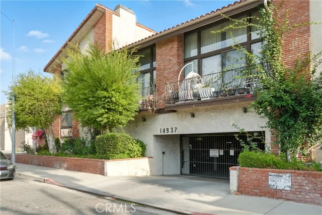14937 Sherman Way #7 photo 2