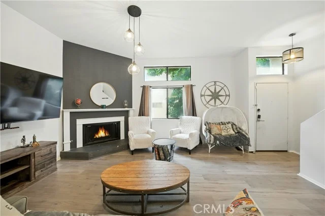 14937 Sherman Way #7 photo 3