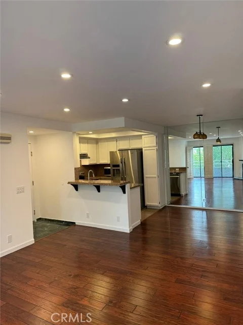 17800 Burbank #204 photo 5