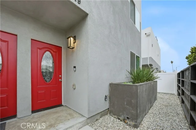 6919 S Menlo photo 2