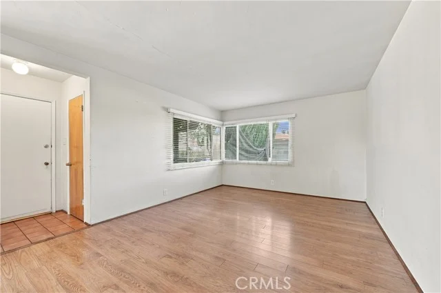 1219 E 57th photo 4