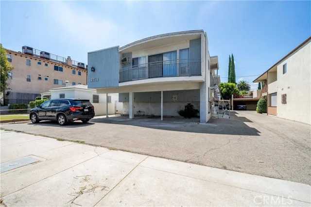 14716 Magnolia Boulevard, Sherman Oaks