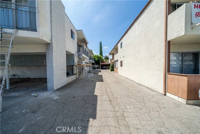 14716 Magnolia Boulevard photo 3