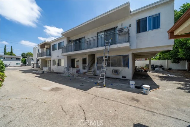 14716 Magnolia Boulevard photo 4