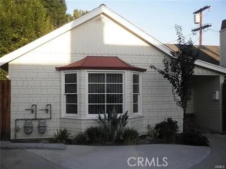 5032 Denny Avenue photo 2