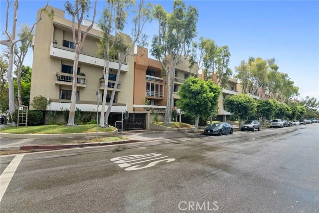 750 N Kings Road #111 photo 2