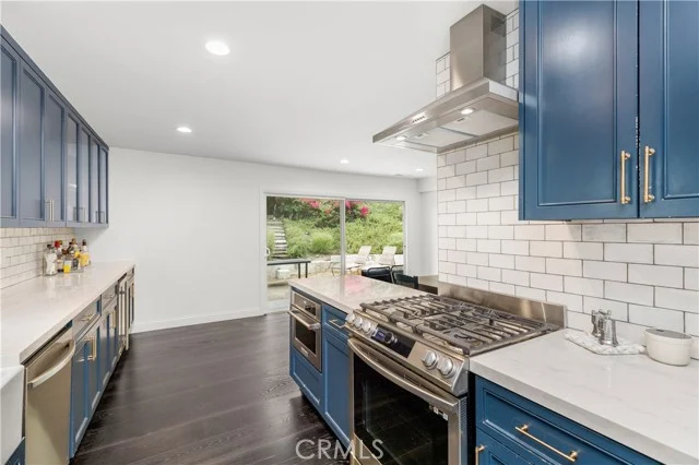 21809 Martinez photo 5