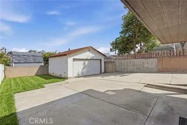 1311 W R photo 4