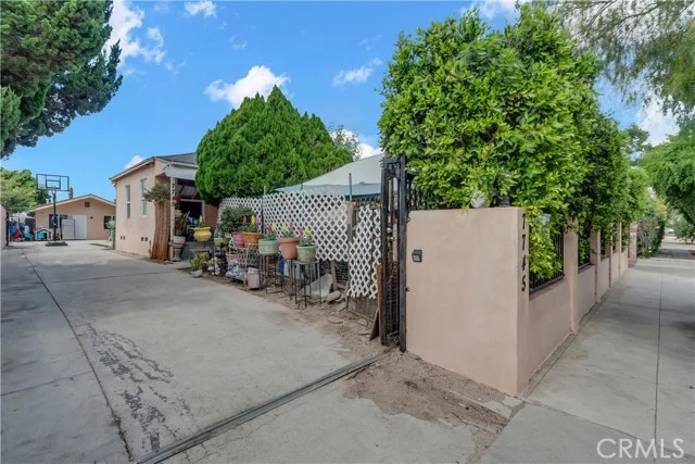 7745 Radford photo 4