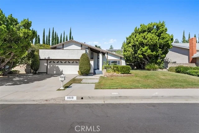 11513 Pala Mesa photo 2
